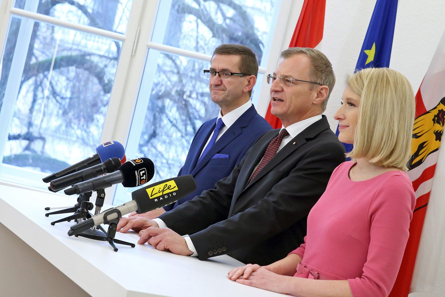 LR Achleitner mir LH Stelzer und LH-Stv. Haberlander bei der Angelobung