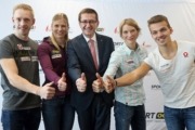 v.l.: Rainer Kepplinger, Rudern, Verena Preiner, Leichtathletik/Mehrkampf, Wirtschafts- und Sport-Landesrat Markus Achleitner, Sabrina Filzmoser, Judo, Julian Schöberl, Rudern.