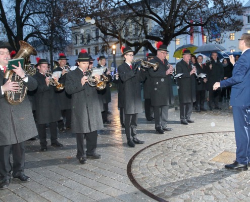 LR Achleitner beim Dirigieren der Musikkapelle