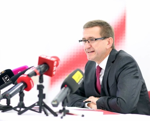 LT Achleitner bei Pressekonferenz