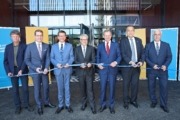 v.l.: Peter Riepl (Riepl Riepl Architekten), Hans-Peter Weiss (GF BIG), Wirtschafts- und Forschung-Landesrat Markus Achleitner, Bürgermeister Linz Klaus Luger, LH Thomas Stelzer, JKU-Rektor Meinhard Lukas, Prof. Georg Steinbichler (Sprecher LIT Factory).