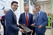 v.l.: , Stefan Engleder (CEO Engel Gruppe, Sprecher Industriebeirat LIT Factory), LH Thomas Stelzer, Bgm. Klaus Luger, Wirtschafts- und Forschung-Landesrat Markus Achleitner