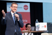 Wirtschafts-Landesrat Markus Achleitner eröffnete das 3. Sommerfest des International House von Welcome2Upper Austria in der Tabakfabrik Linz