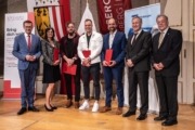 v.l.: Wirtschafts- und Forschungs-Landesrat Markus Achleitner, FH-Professorin Martina Gaisch, FH-Professor Philipp Wintersberger, FH-Professor Martin Kocur, FH-Professor Florian Eibensteiner, FH-Prof. Mag. Dr. Berthold Kerschbaumer (Dekan der FH OÖ Fakultät Hagenberg) und Dr. Gerald Reisinger (Präsident der FH OÖ).