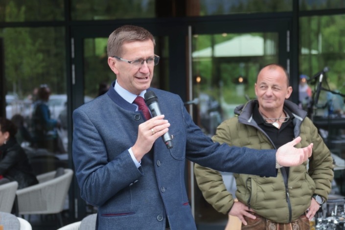 Wirtschafts- und Tourismus-Landesrat Markus Achleitner bei der Eröffnung des Campingressort Hinterstoder – Foto: Andreas Maringer