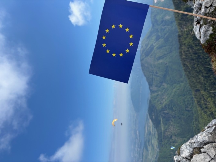 Europafahne am Feuerkogel – Foto: Land OÖ/Denise Stinglmayr