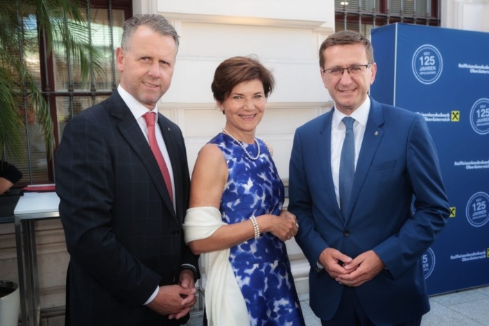 Wirtschafts-Landesrat Markus Achleitner beim Sommerfest der Raiffeisenlandesbank OÖ – Foto: Strobl
