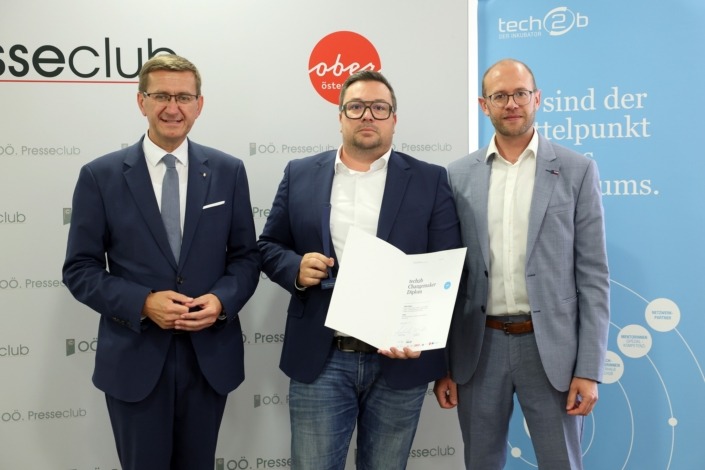 Landesrat Markus Achleitner bei der Auszeichnung des Incubate-Programmes – Foto: Land OÖ/Denise Stinglmayr