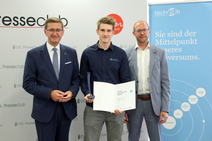 Landesrat Markus Achleitner bei der Auszeichnung des Incubate-Programmes – Foto: Land OÖ/Denise Stinglmayr