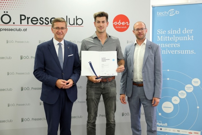 Landesrat Markus Achleitner bei der Auszeichnung des Incubate-Programmes – Foto: Land OÖ/Denise Stinglmayr