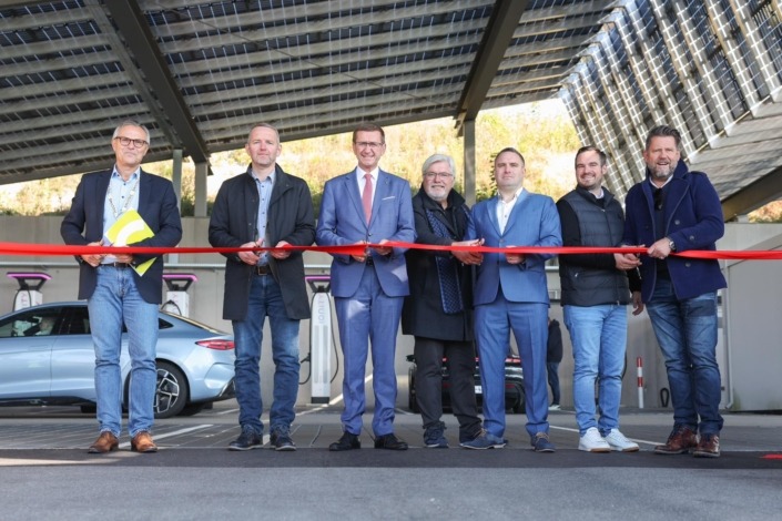 Eröffnung des größten E-Ladeparks in Österreich. – Foto: Land OÖ