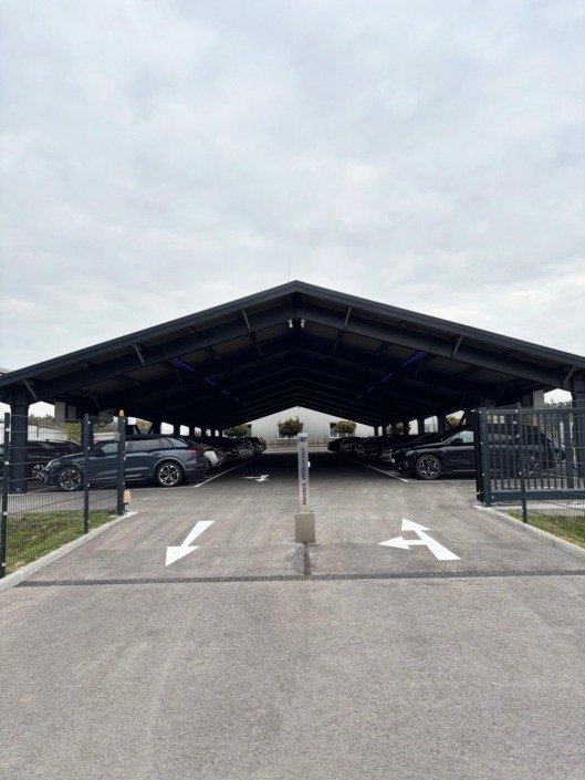 Beim größten E-Ladepark in Österreich. – Foto: Land OÖ