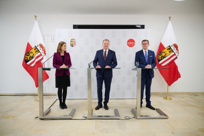 V.l.: Dr.in Henrietta Egerth, Geschäftsführerin der Österreichischen Forschungsförderungsgesellschaft (FFG), Landeshauptmann Mag. Thomas Stelzer und Landesrat Markus Achleitner. – Foto: Land OÖ