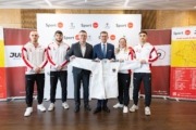 v.l.: Bernd Fasching, Issa Naschcho (beide Judo Austria-Athleten), Martin Poiger (Präsident Judo Austria), Wirtschafts- und Sport-Landesrat Markus Achleitner, Yvonne Snir-Bönisch (Headcoach Nationalteam Österreich), Samuel Gaßner (Judo Austria-Athlet), Foto Land OÖ/Margot Haag, Verwendung mit Quellenangabe