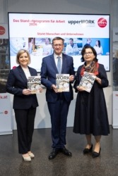 v.l.: Iris Schmidt, Landesgeschäftsführerin Arbeitsmarktservice OÖ, Wirtschafts-Landesrat Markus Achleitner und Mag.a Brigitte Deu, Landesstellenleiterin Sozialministeriumservice OÖ