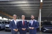 DI (FH) Robert Horvath, MBA, CFO der Hödlmayr International GmbH, Wirtschafts- und Energie-Landesrat Markus Achleitner, Johannes Alexander Hödlmayr, MA, CEO der Hödlmayr International GmbH.