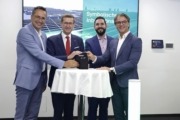 Bürgermeister Mag. Max Oberleitner, Schwertberg, Wirtschafts- und Energie-Landesrat Markus Achleitner, Johannes Alexander Hödlmayr, MA, CEO der Hödlmayr International GmbH, DI (FH) Robert Horvath, MBA, CFO der Hödlmayr International GmbH.