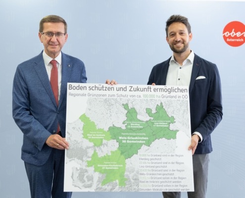 Wirtschafts- und Raumordnungs-Landesrat Markus Achleitner und DI Michael Resch, Abteilung Raumordnung des Landes OÖ.