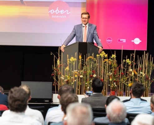 Wirtschafts- und Energie-Landesrat Markus Achleitner bei der Eröffnung des Innovationsforum Stromspeicher.